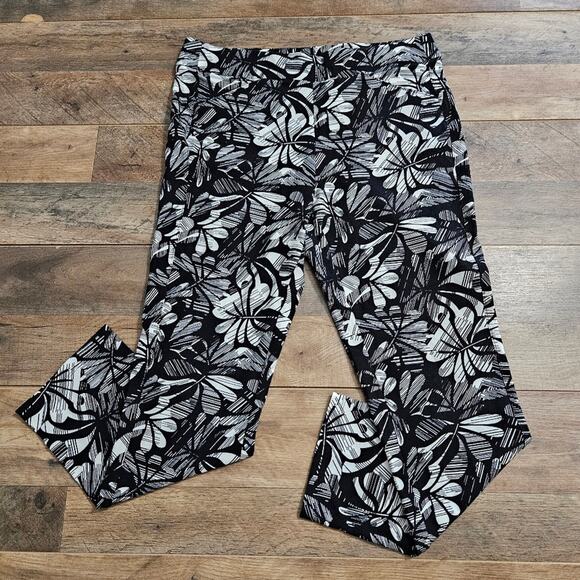 Chico's Travelers Womens Pants High Rise Black White Floral Ankle Pull On Medium - Picture 6 of 16